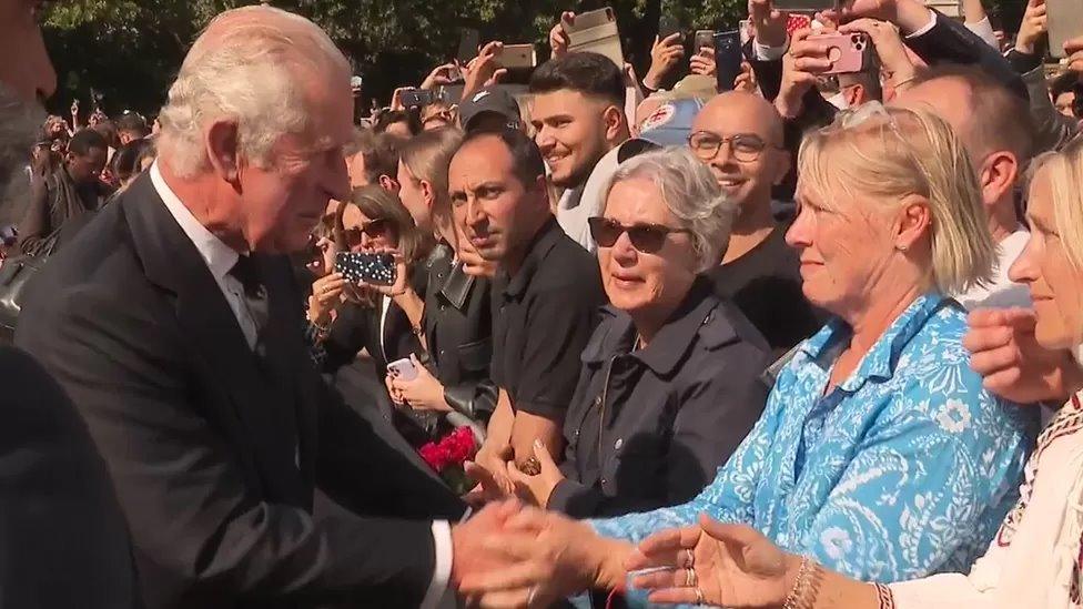 crowd-greeting-king-charles.