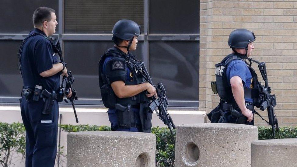 Armed police officers at Dallas police's main headquarters. Photo: 9 July 2016