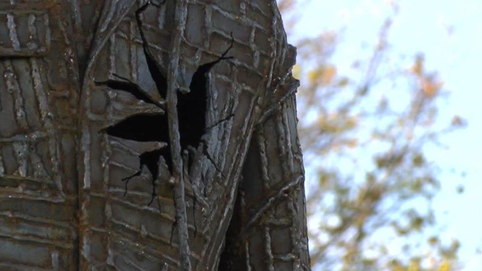 Section of Ray Lonsdale sculpture, Marra