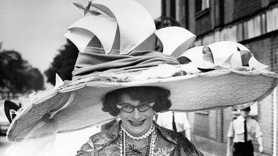 Dame Edna wearing a hat modelled on Sydney Opera House at Ascot