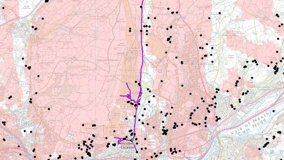 Map yr Awdurdod Glo o ardaloedd (mewn pinc) ble bu cloddio yn yr ardal a'r dotiau du'n dynodi'r siafftiau