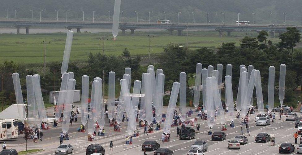 South Korean activist launch propaganda balloons near the border (July 2014)