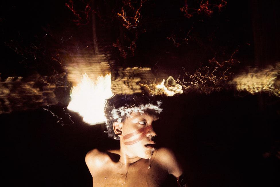 Antônio Korihana thëri under the effects of the hallucinogen yãkoana, photograph taken between 1972 to 1976