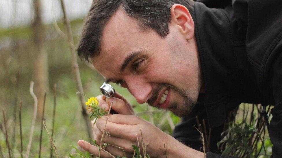 Tim Sexton with a magnifying glass