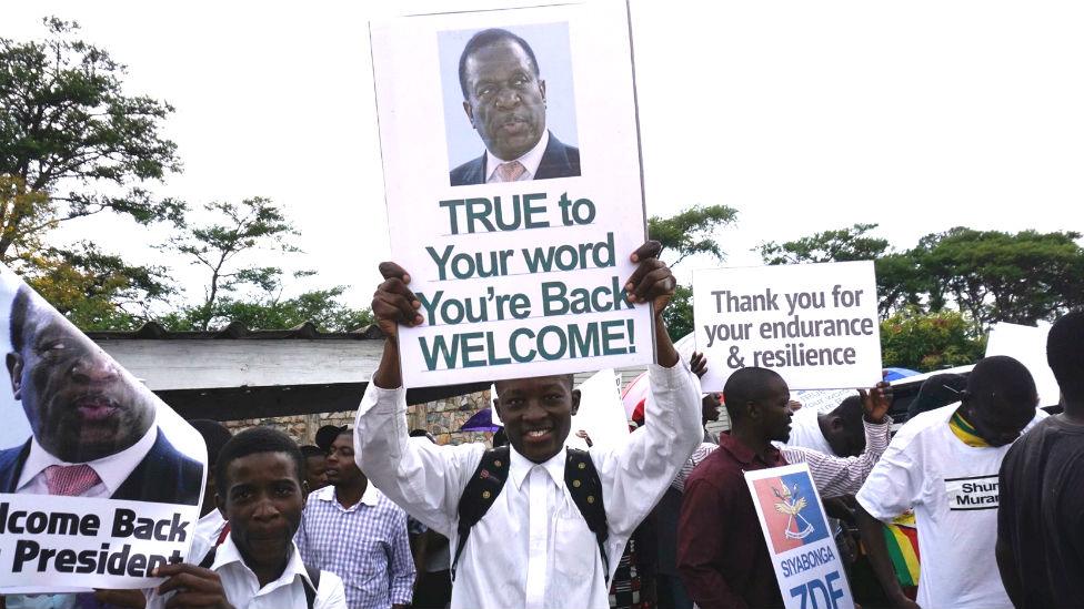 Crowds welcome Emmerson Mnangagwa