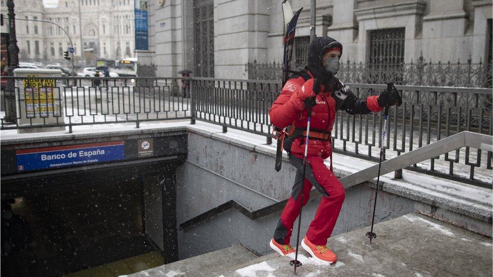 man-wearing-ski-outfit-in-Madrid