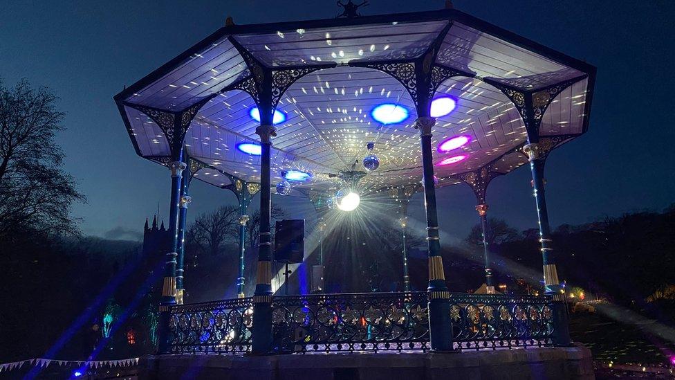 Luminated bandstand