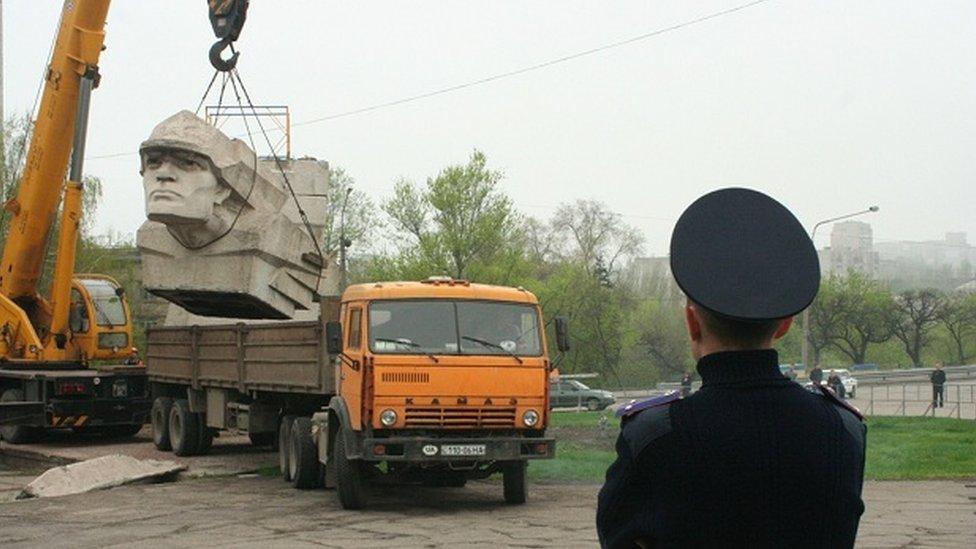 Monument being dismantled