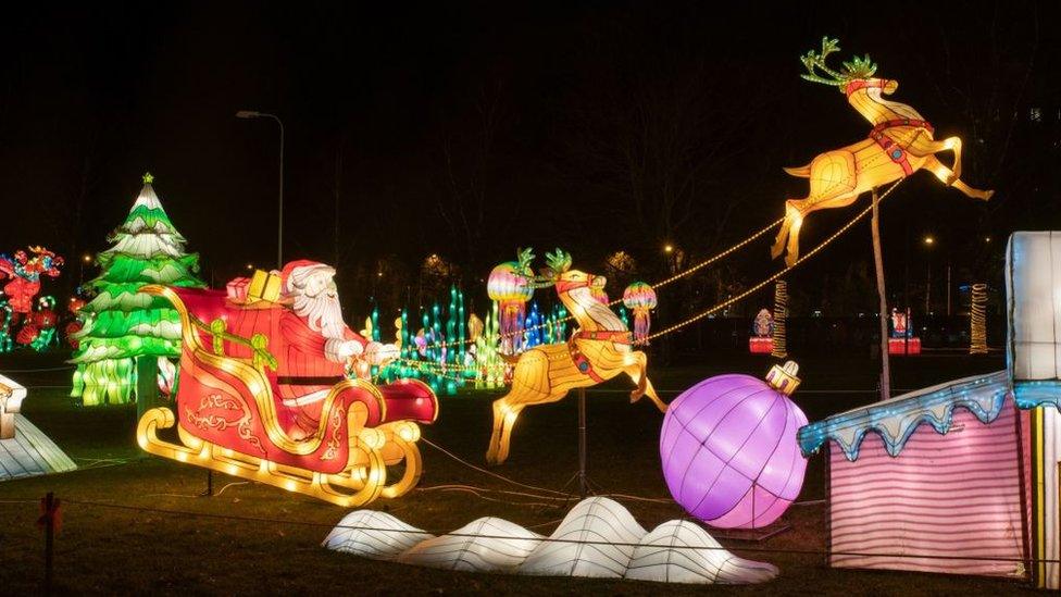 santa sleigh light display