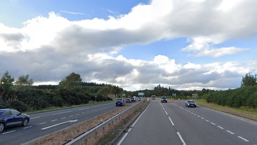 An A9 aig ceann rathaid Pholl Lochaidh