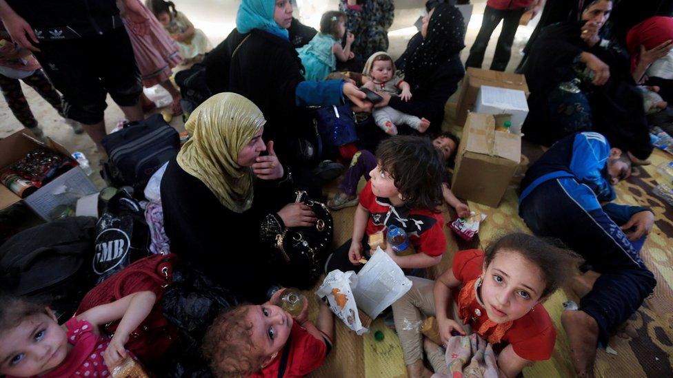 A displaced Iraqis who fled Mosul's Old City for a security check (3 July 2017)