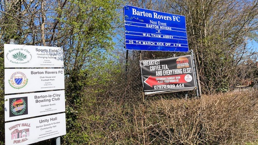 Barton Rovers FC sign