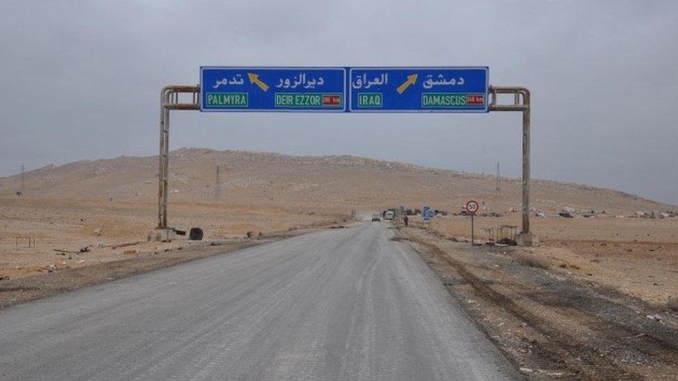 A road sign that shows the direction to the Syrian city of Palmyra (02 March 2017)