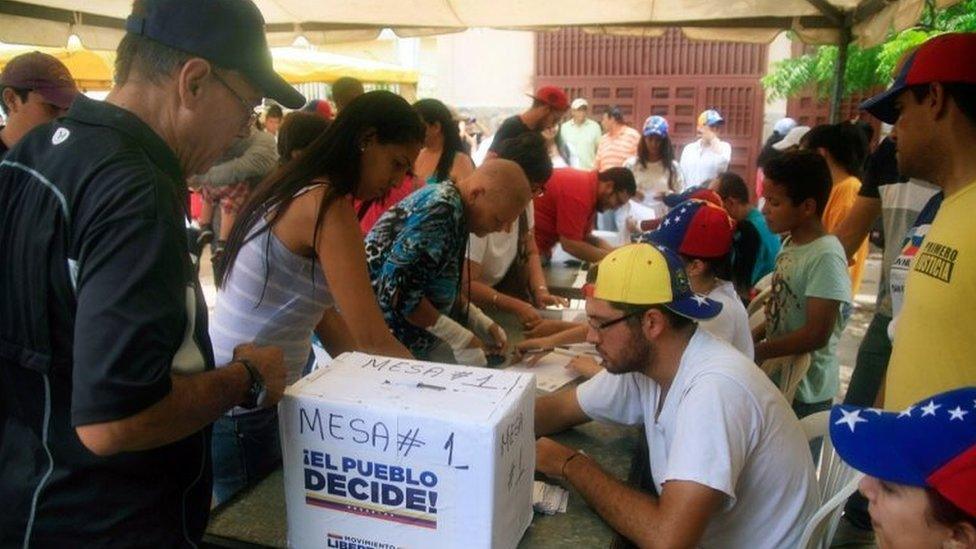 People vote in an unofficial referendum in Maracaibo, Venezuela, 16 July 2017.