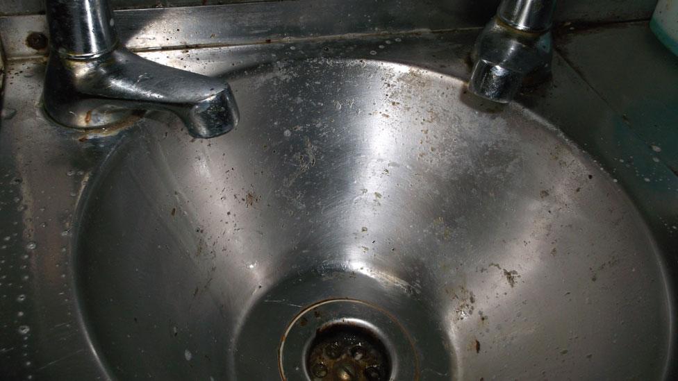 Dirty sink