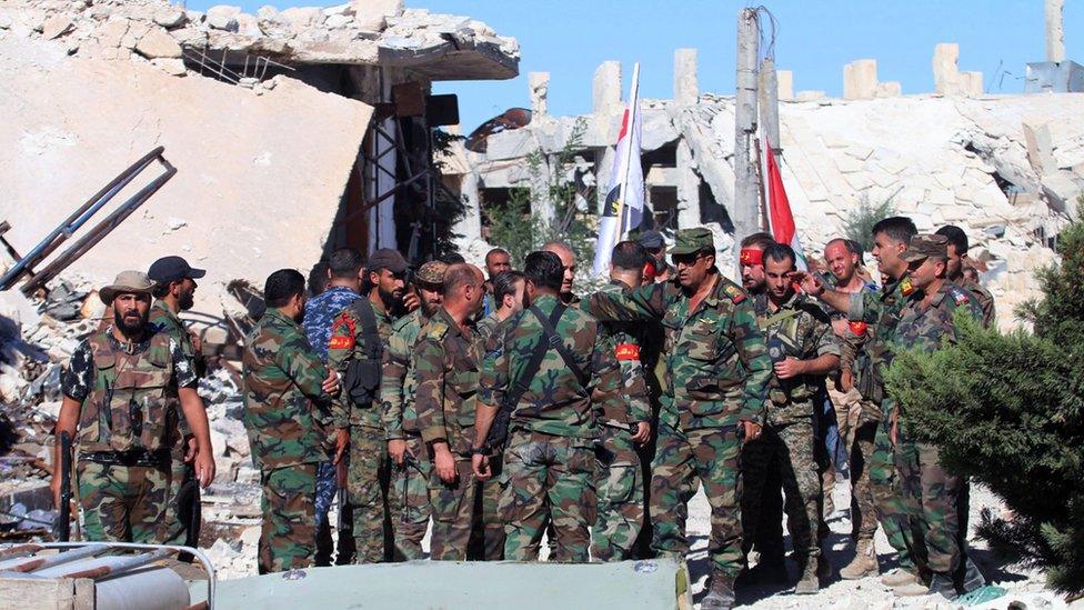 Syrian soldiers at Handarat camp, north of Aleppo (24 September 2016)