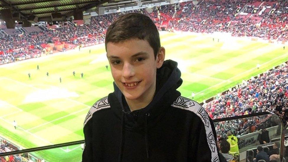 Iestyn yn Old Trafford ddechrau Ionawr eleni