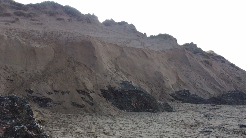 crantock sand cliffs