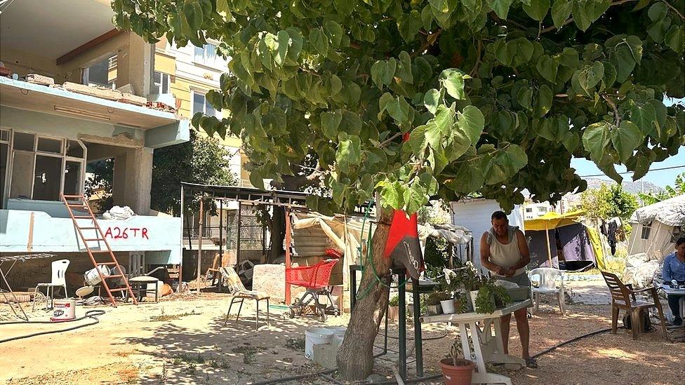 People are living in makeshift tents in Antakya after their homes were damaged or destroyed by earthquakes