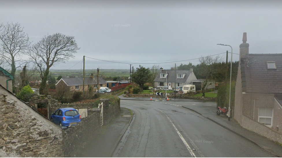 B5111 road between Coed Anna and Llannerch-y-medd