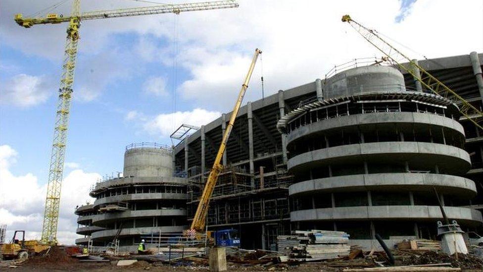 Building the City of Manchester Stadium