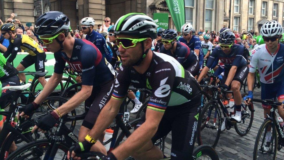 Mark Cavendish among other cyclists