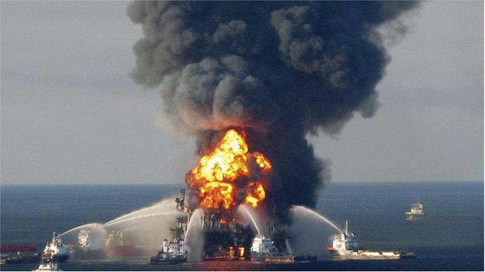 Deepwater Horizon oil rig on fire