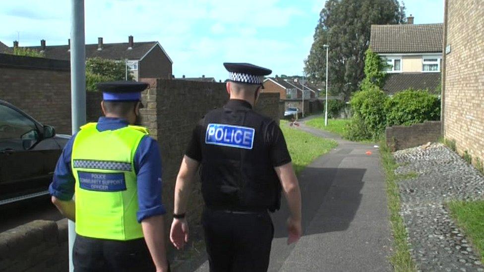 Police in Axe Close, Luton