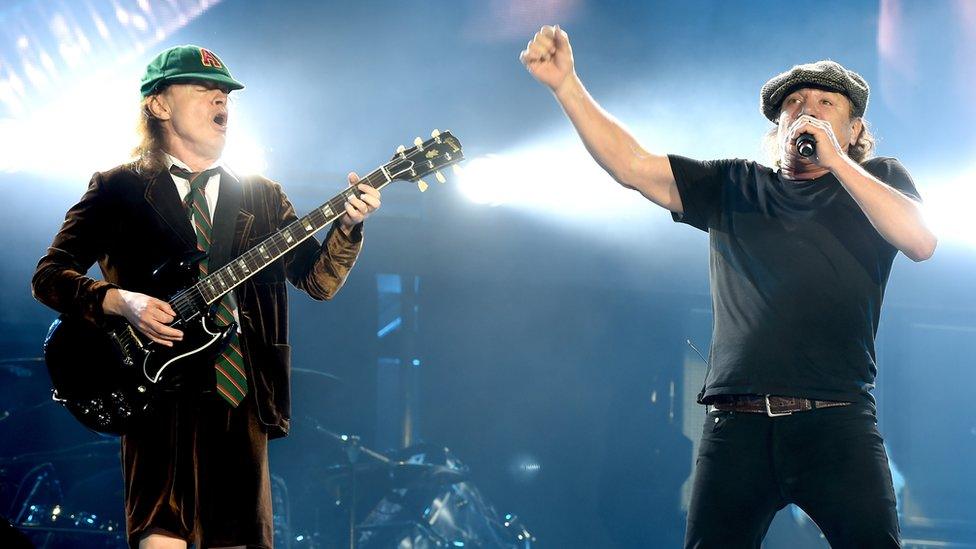Queen named 'living legends' at Classic Rock awards - BBC News