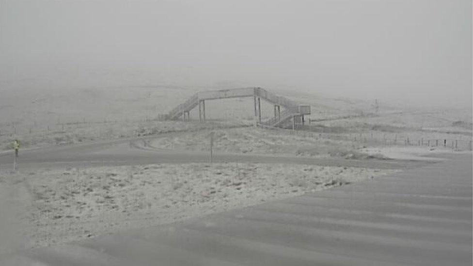 Snowfall at the Bungalow on the A18