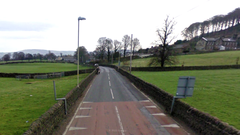 Rural road without pathway for pedestrians