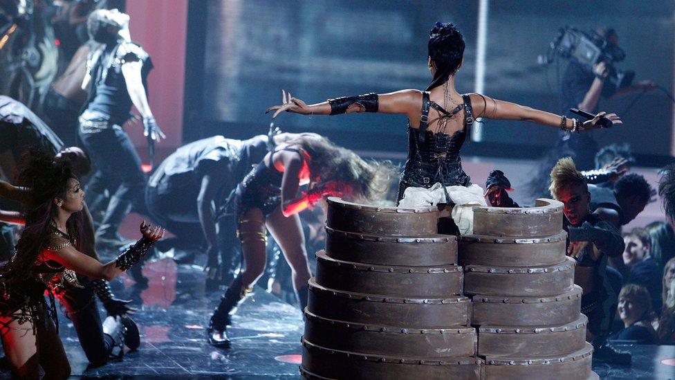 Singer Rihanna performs on stage at the 2008 MTV Video Music Awards at Paramount Pictures Studios on September 7, 2008 in Los Angeles, California.