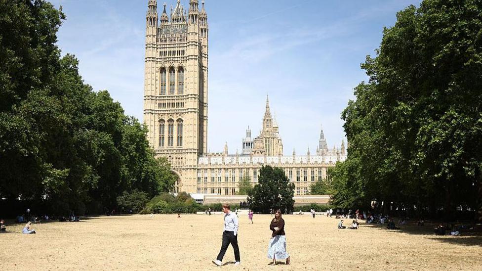 Burnham to chair Cobra meeting on extreme heat as temperatures surge again