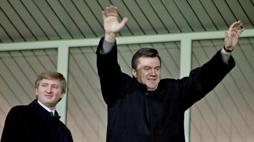 Rinat Akhmetov with then Ukrainian prime minister Viktor Yanukovych at Shakhtar Donetsk football match in 2004