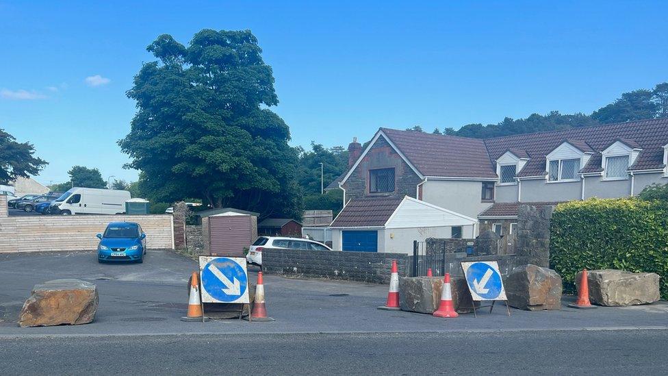 Boulders have been put at the entrance of a hotel caught up in an asylum row