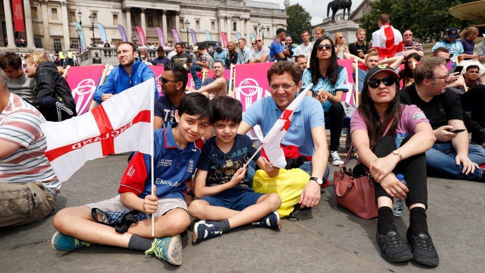 Cricket-fans-at-Trafalgar-Square.