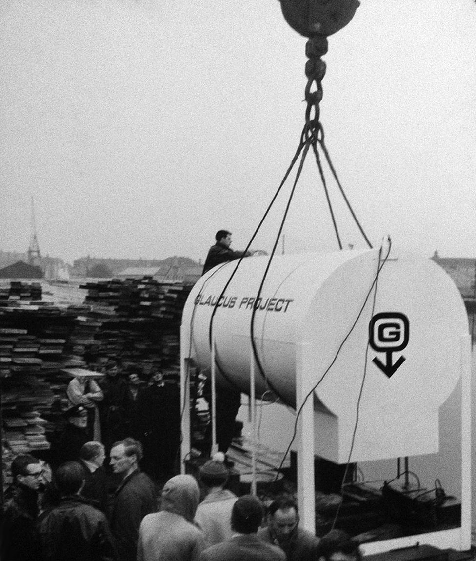 The Glaucus being winched into Sutton Harbour