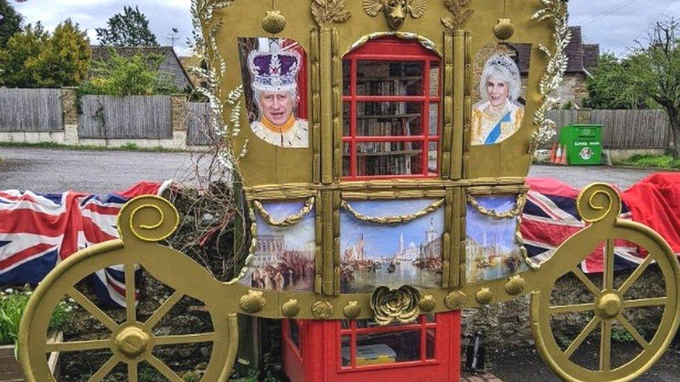 Bradford Abbas phone box coach