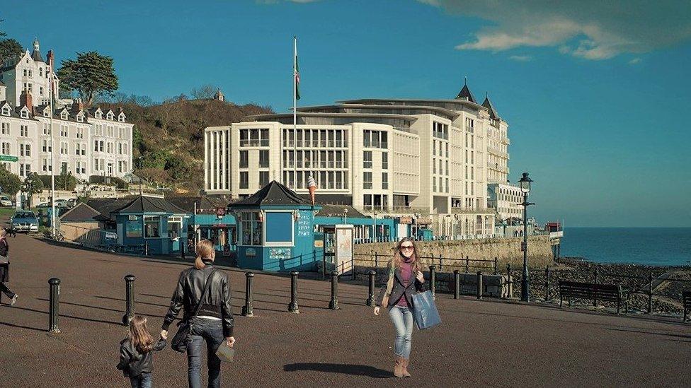 Pafiliwn pier Llandudno