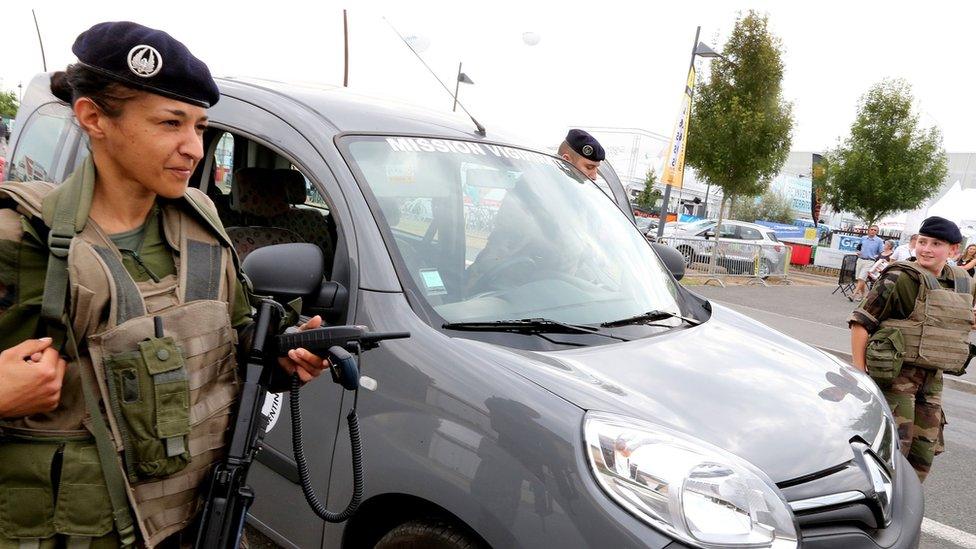 French soldiers on patrol in Chalons-en-Champagne, 28 August