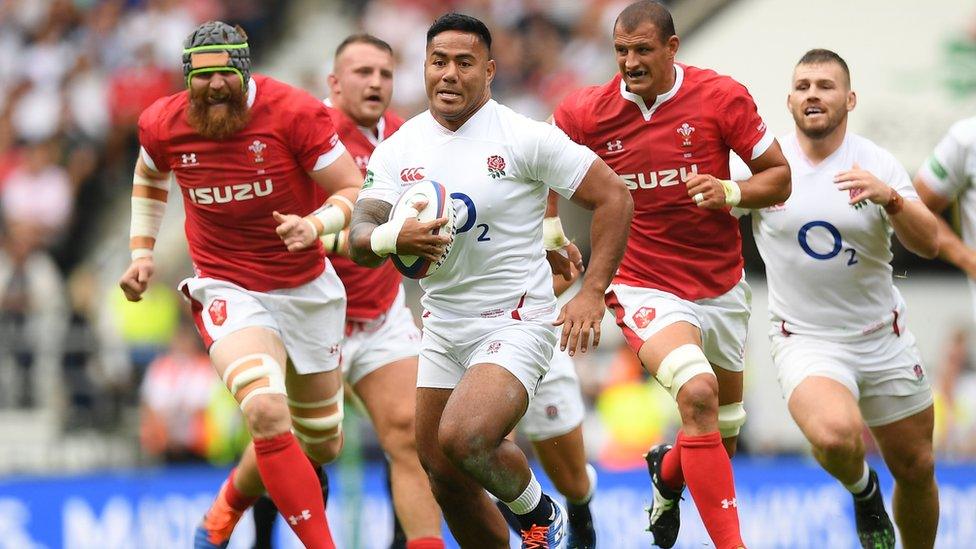 Manu-Tuilagi-runs-with-the-ball.