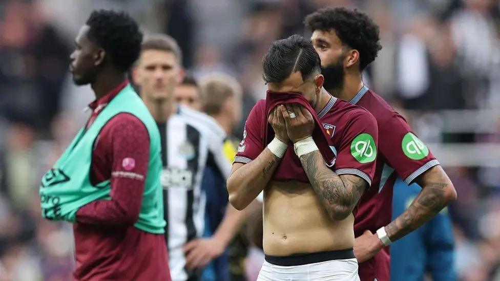 West Ham players react to a damaging defeat against Newcastle
