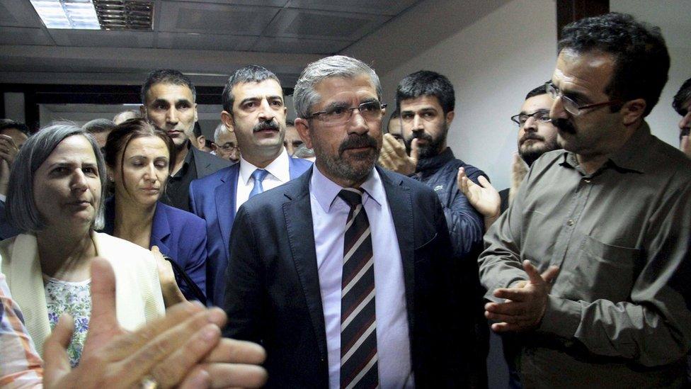 Tahir Elci (centre) being applauded by his colleagues