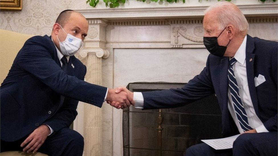 Naftali Bennett (left) and Joe Biden (27/08/21)