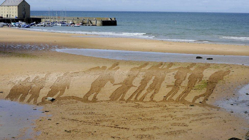 sand drawing at Elie beach