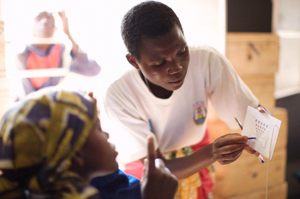 A Rwandan nurse trained by Vision for a Nation carrying out a screening in a local public health centre