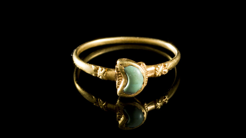 Gold ring with turquoise stone