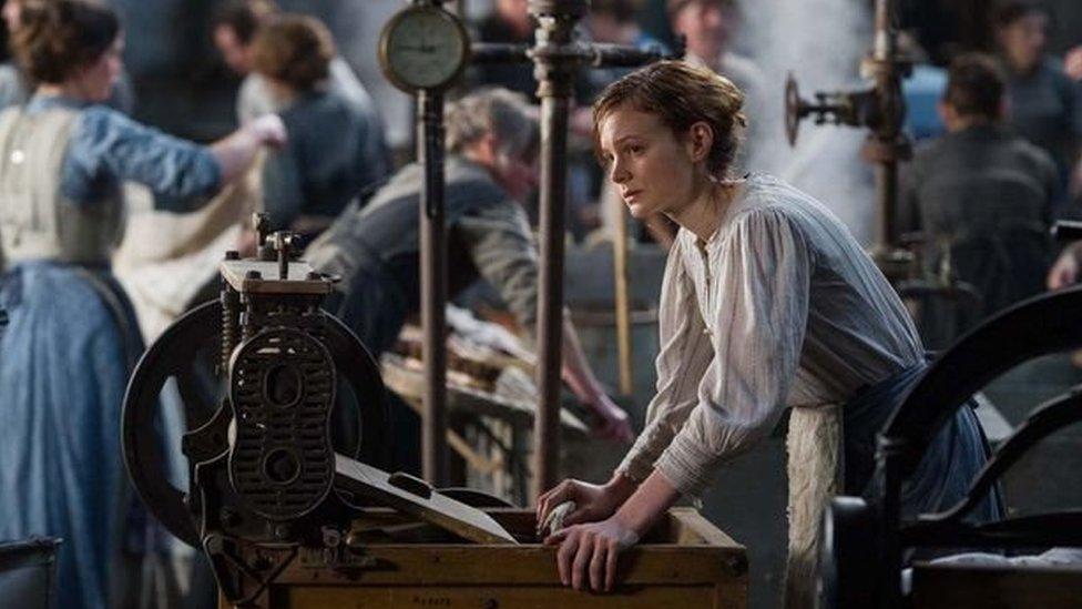 Carey Mulligan yn serennu yn y ffilm ddiweddar 'Suffragette'