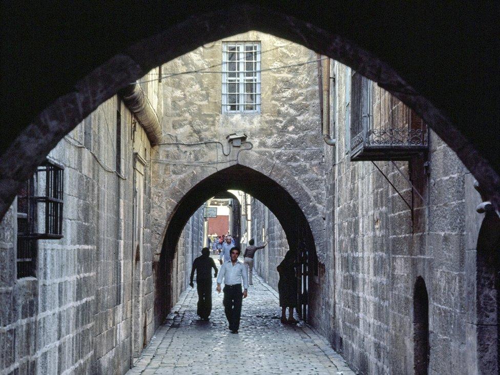 Arches decorated the streets of Judaydah (photo from 1979)