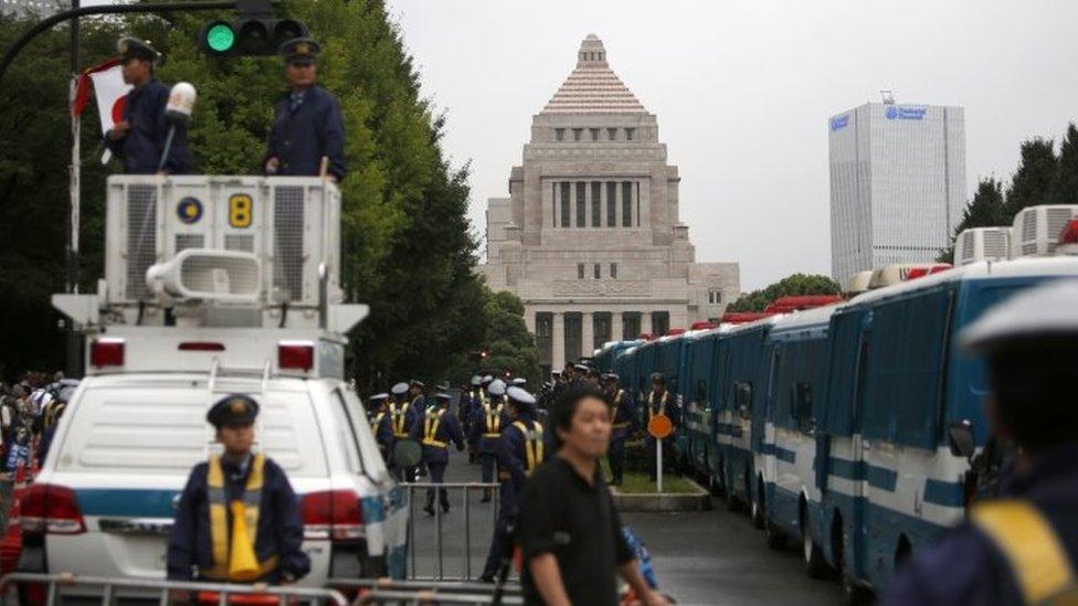 Streets in front of the parliament building are blocked by police vehicles during a protest rally in Tokyo (18 September 2015)